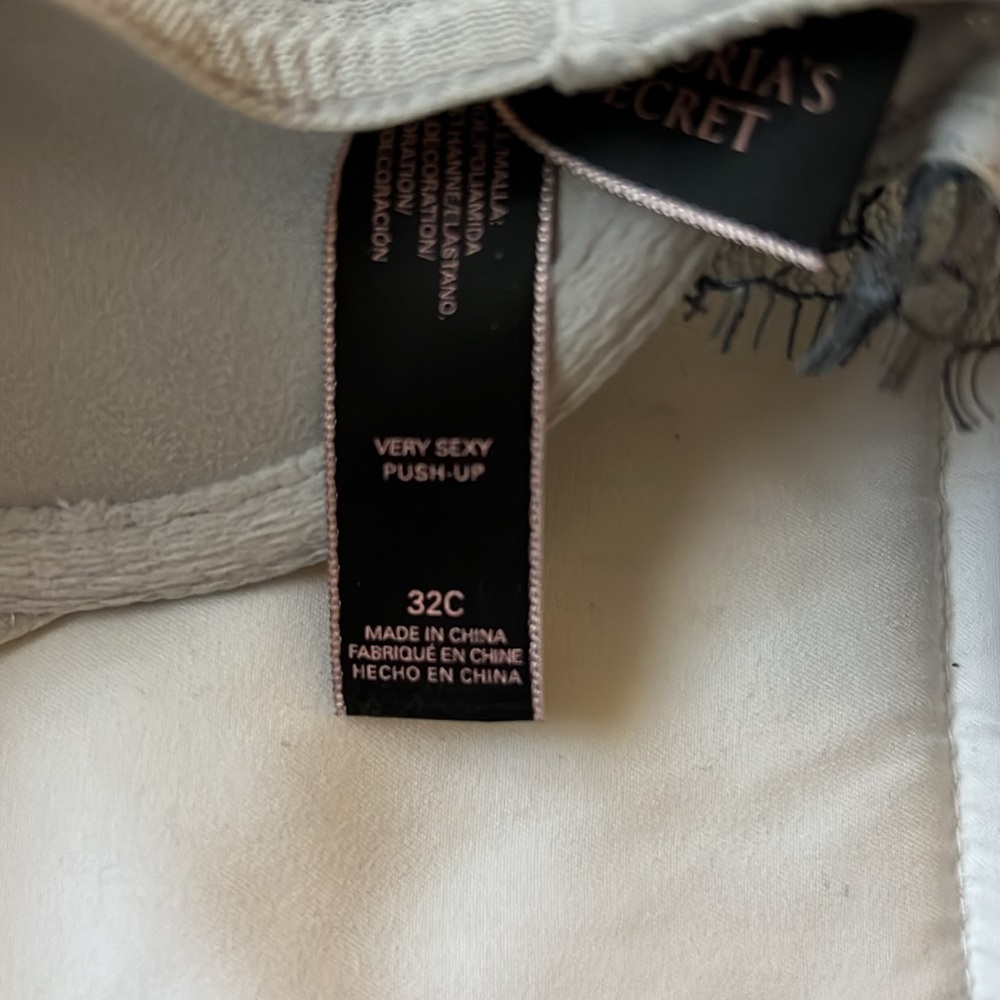 VS Bra - Picture 4 of 4